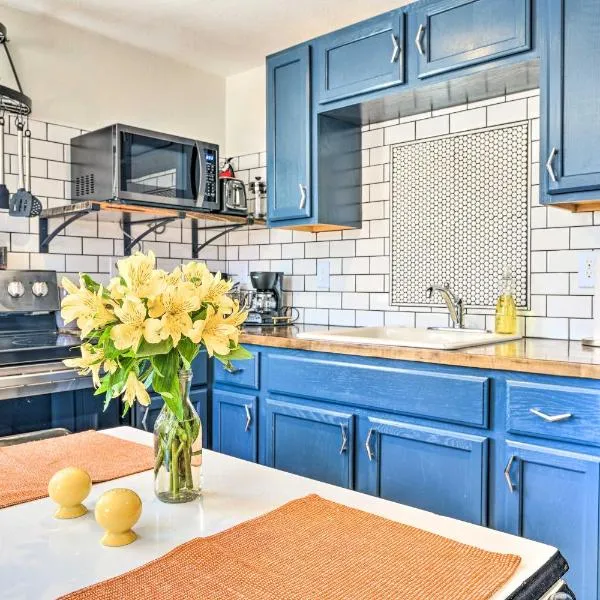 Kid-Friendly House about 8 Mi to Cedar Rapids!，位于锡达拉皮兹的酒店