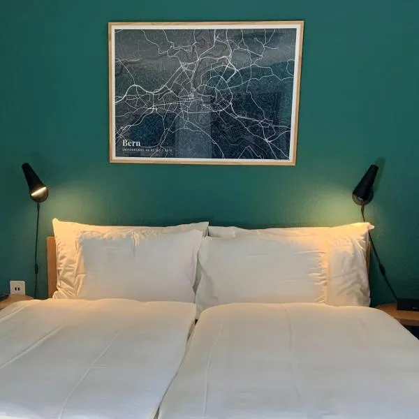 5th Floor Basic Rooms - shared bathrooms，位于因特拉肯的酒店