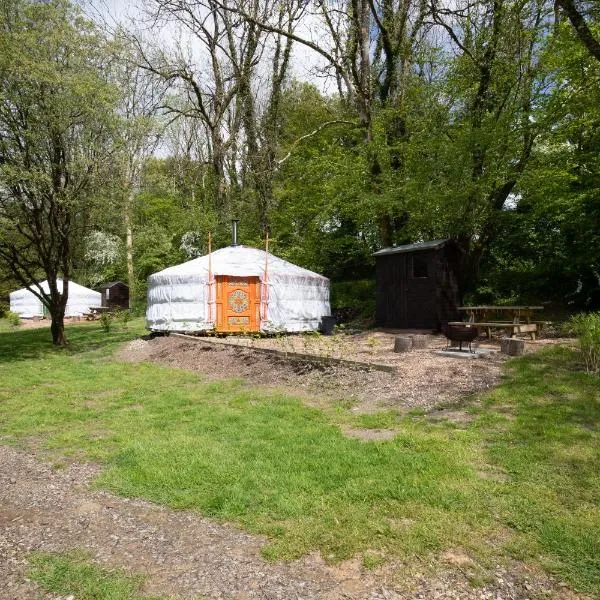 Wellstone Yurts - Red Kite，位于Llanfyrnach的酒店