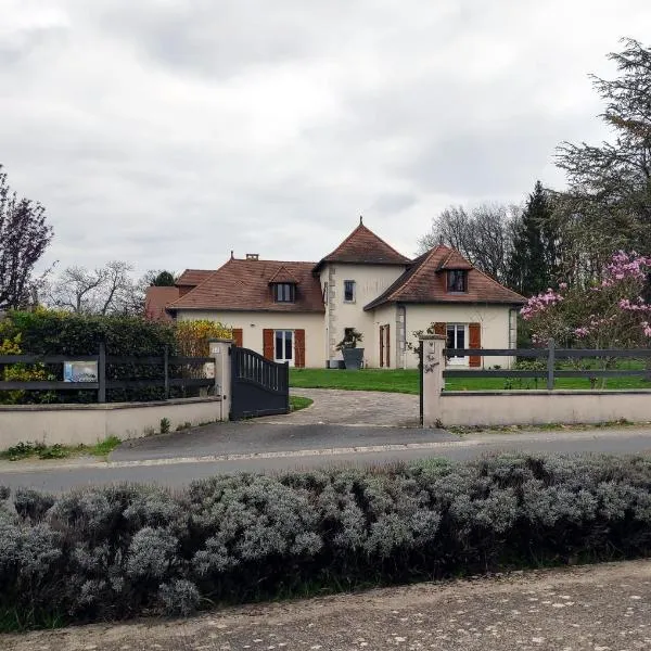 La Peyrova，位于Mailhac-sur-Benaize的酒店