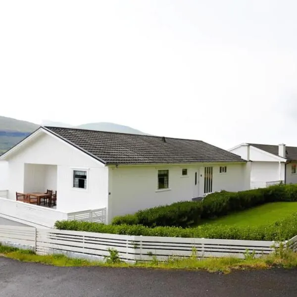 Liljulon - Views - Location，位于Tjørnuvík的酒店