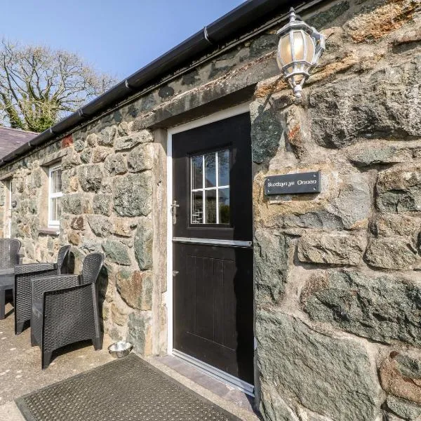Bwthyn yr Onnen Ash Cottage，位于Llannor的酒店
