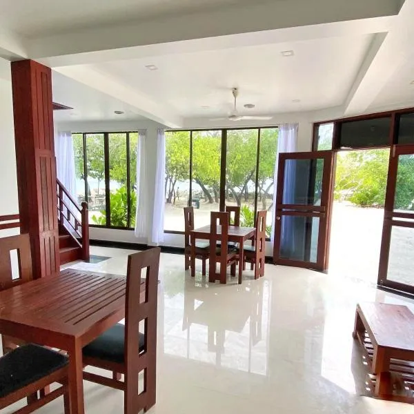 Beach Walk Villa Maldives，位于古莉的酒店