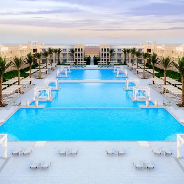 贾兹阿库阿维瓦酒店，位于马卡迪湾的酒店