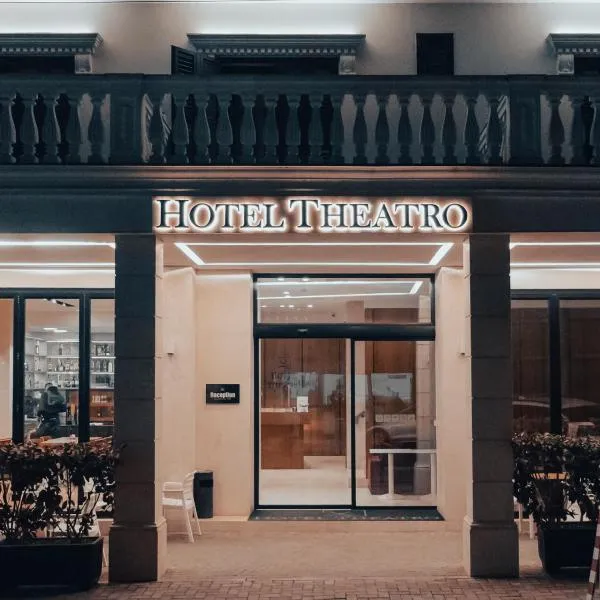 Hotel Theatro- City Center，位于Petrelë的酒店
