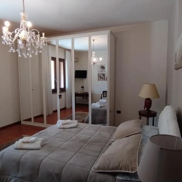 Golfo Asinara Suite guest house con vasca idromassaggio R4976，位于索尔索的酒店