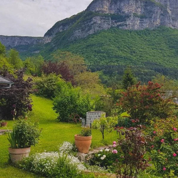 Suite au pied de la montagne et vue imprenable，位于Saint-Alban的酒店
