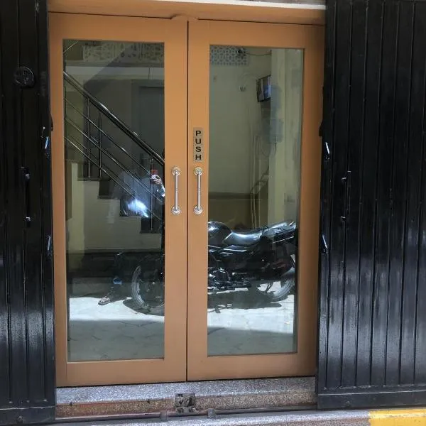 Purple Lotus Hotel，位于瓦拉纳西的酒店