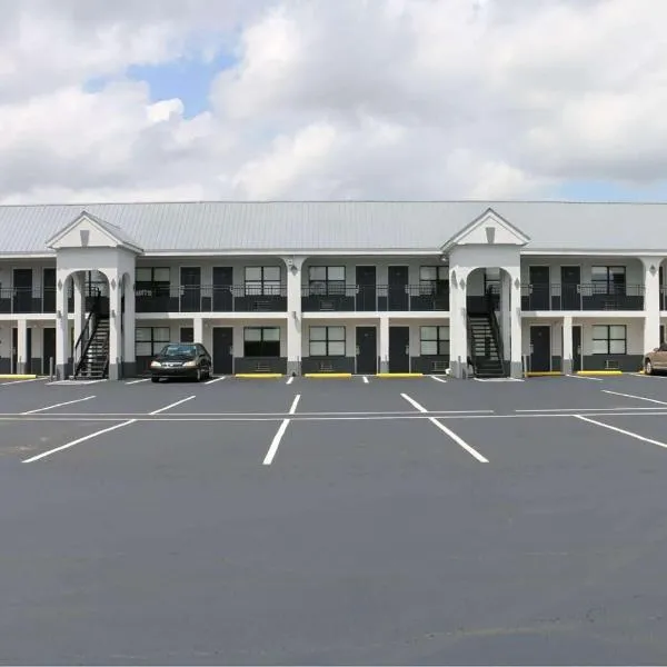 Travelodge by Wyndham Calhoun South I-75，位于Colima的酒店