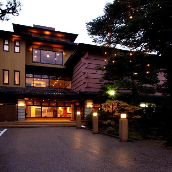 三乐园日式旅馆，位于砺波市的酒店