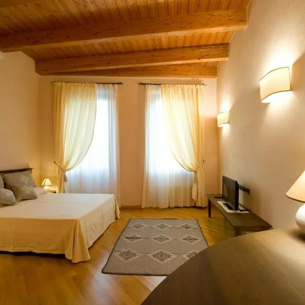 阿祖尼广场18号旅馆，位于Villa Gorizia的酒店