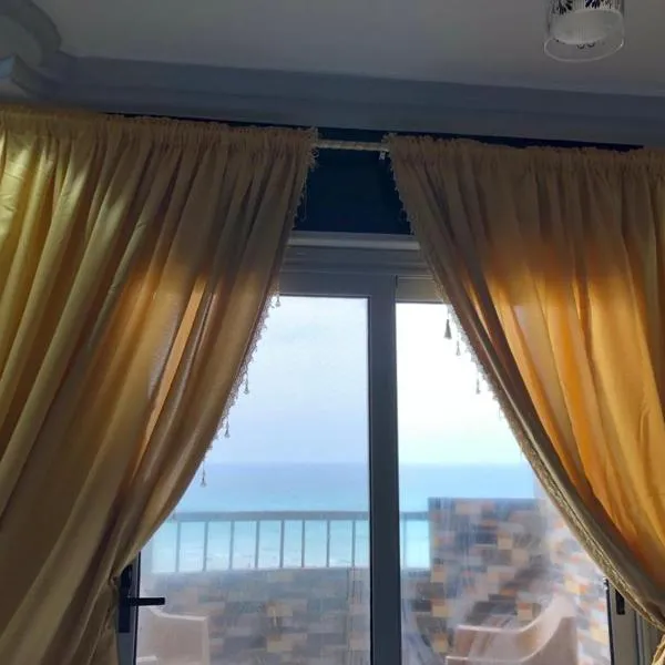 Family Condo With Panoramic Sea View 2，位于阿贾米的酒店