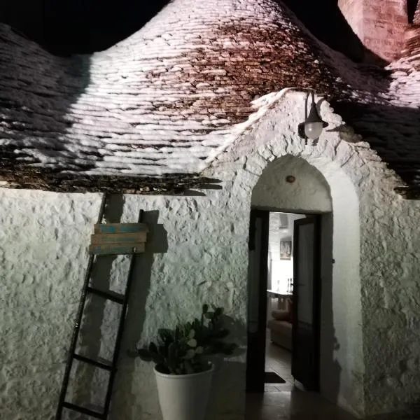 Luxury Trulli Sabotino 48，位于阿尔贝罗贝洛的酒店