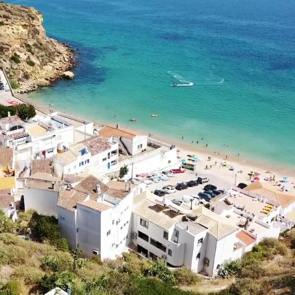 Vista Mar: Lovely apartment with seaview just steps away from the beach in Burgau，位于布尔高的酒店