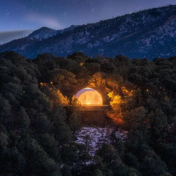 Zia Geo Dome At El Mistico Ranch, Glamping，位于Nogal的酒店