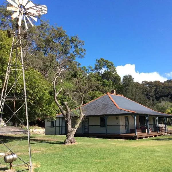 Currawong Beach Cottages，位于Great Mackerel Beach的酒店