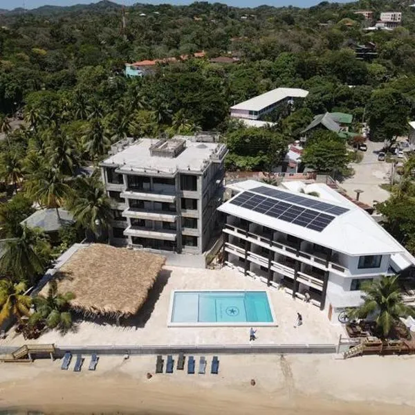 Brisas Del Mar Beach + Dive Resort，位于罗阿坦的酒店