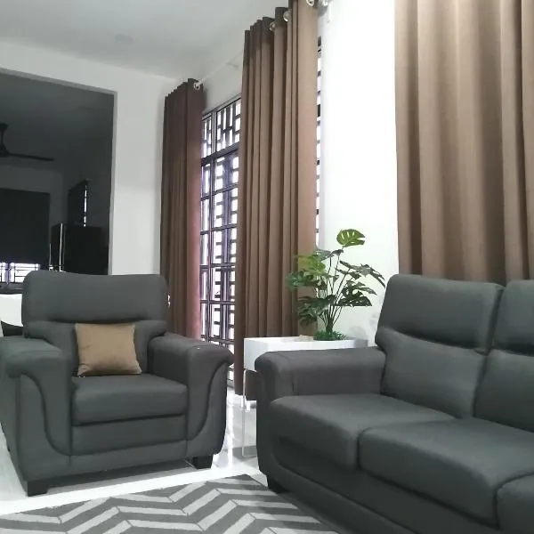 Simple Home by Aimie Fully Aircond，位于Kampong Sura Tengah的酒店