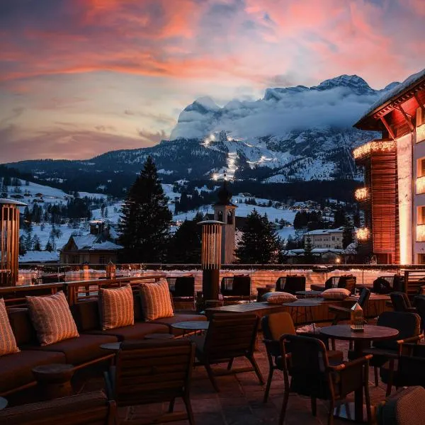 Grand Hotel Savoia Cortina d'Ampezzo, A Radisson Collection Hotel，位于科尔蒂纳丹佩佐的酒店