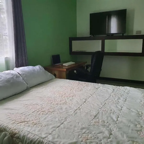 Adelle's Transient, spacious 3-bedroom homestay，位于La Trinidad的酒店