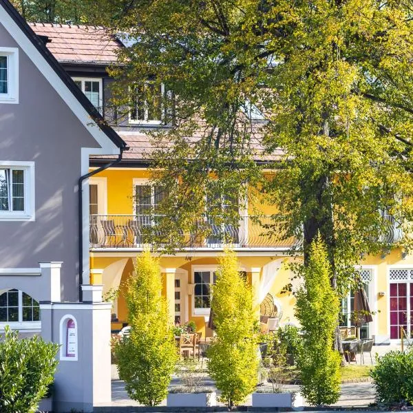 Winzerhotel am GUT MOSER，位于洛伊查赫的酒店