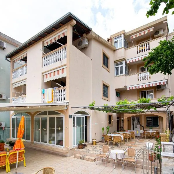 Jadran Apartments，位于拉法洛维奇的酒店