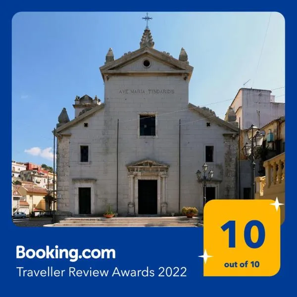 Lontano dal caos a due passi dal mare，位于Condrò的酒店