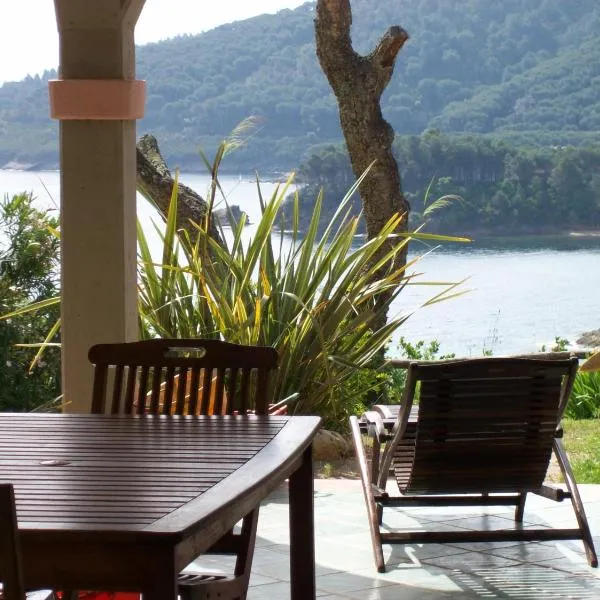 Villa Perla sul Mare，位于卡波利韦里的酒店