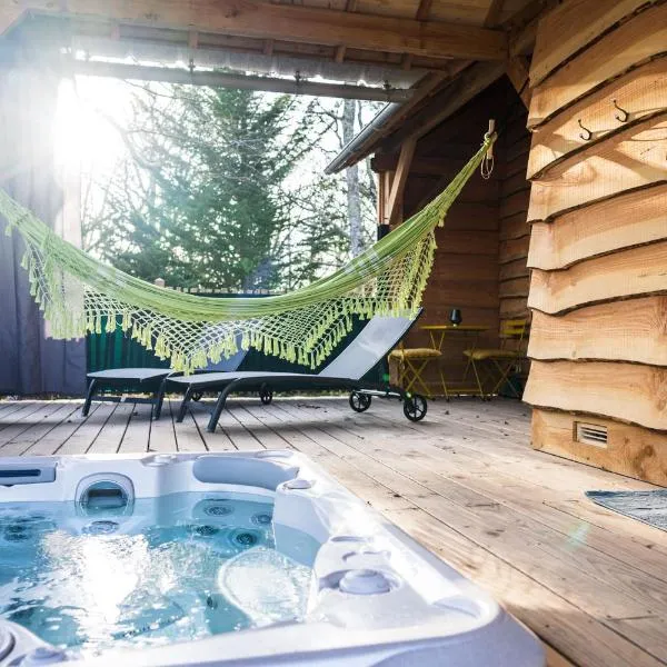 Charmante Cabane dans les arbres avec jacuzzi et sauna，位于Boismorand的酒店