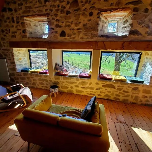 La Grange Aux Frênes -Gîte 6 Personnes- Tranquillité, Nature et Confort，位于Le Vaulmier的酒店