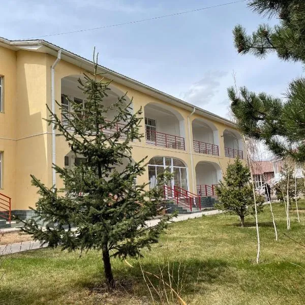 Apartment in Raduga West, Issyk-Kul，位于Kosh-Kël'的酒店