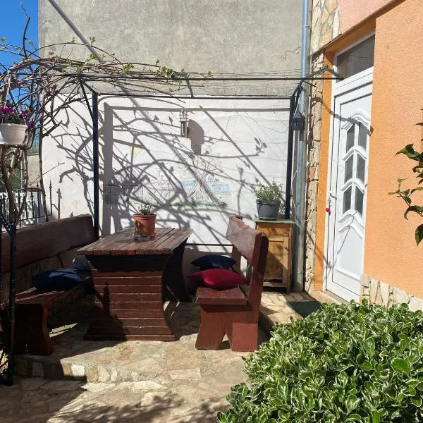 Studio apartment Elsa，位于加利扎纳的酒店