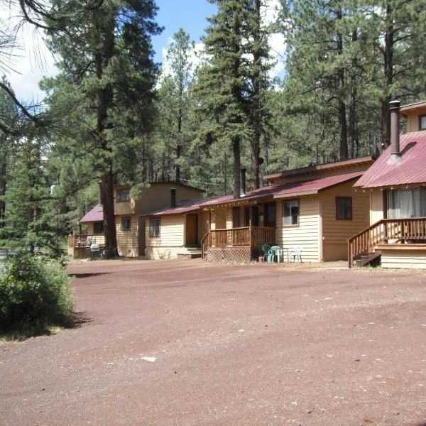 Greer Point Trails End Cabins，位于Greer的酒店