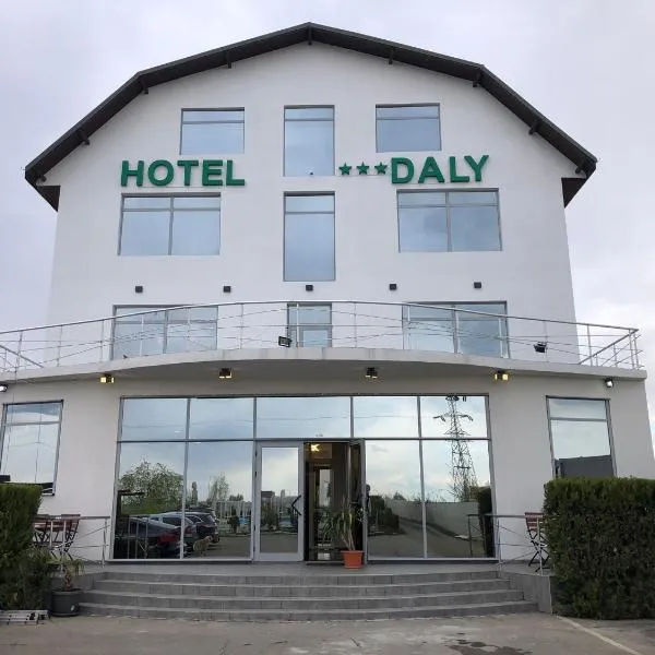 Hotel Daly，位于Dărmăneşti的酒店