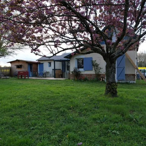 Le gîte du loir à vélo, gîte d'étape, maison de campagne，位于Marçon的酒店