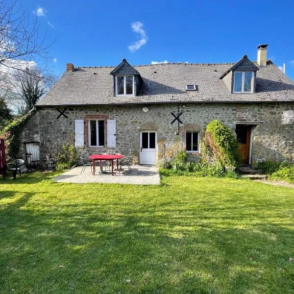 Bras D’Or Rural Gite cottage by farms & lakes.，位于Bais的酒店