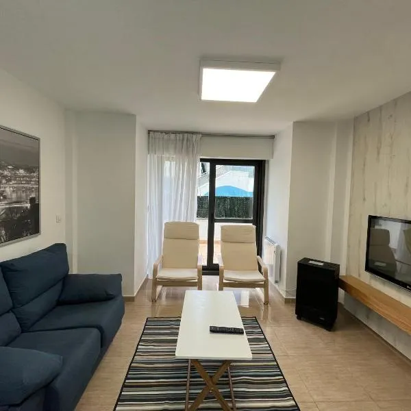 Apartamento con terraza,2 min de la playa, Ares，位于阿雷斯的酒店