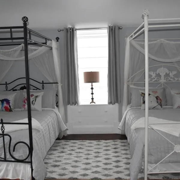 Seabank House Bed and Breakfast Hummingbird，位于皮克图的酒店