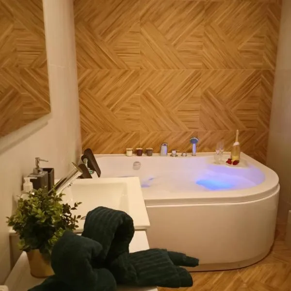 Apartament z Sauna i Jacuzzi，位于Pionki的酒店