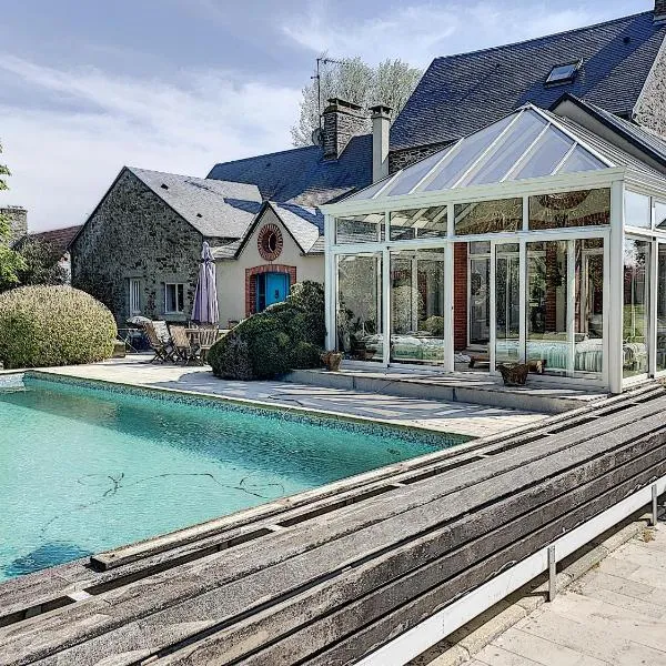 Gîte de charme "La Maison Saint-Leonard" avec piscine, SPA, vue sur le Mont Saint-Michel，位于Bacilly的酒店