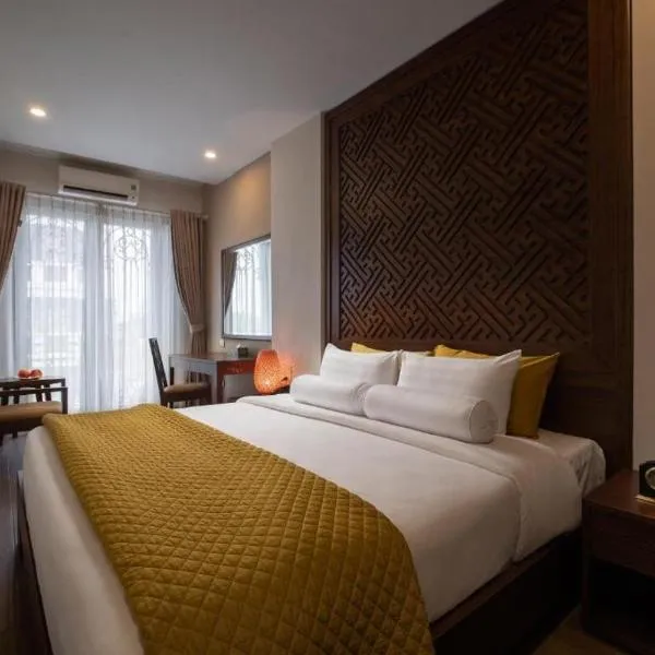 Hanoi Lakeside Premium Hotel & Travel，位于河内的酒店