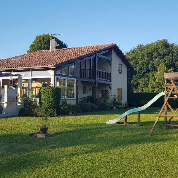Grande maison familiale，位于Serres-Gaston的酒店