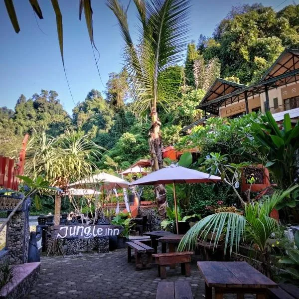 Jungle Inn Bukit lawang，位于Timbanglawang的酒店