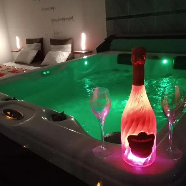 Nuit romantique avec Jacuzzi SPA privatif proche TOULOUSE，位于Cintegabelle的酒店