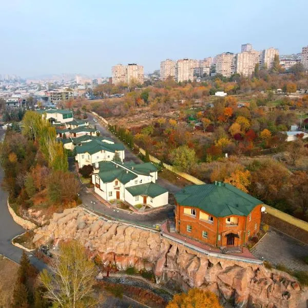 Armenian Village Park Hotel & FREE Water Park, GYM，位于埃里温的酒店