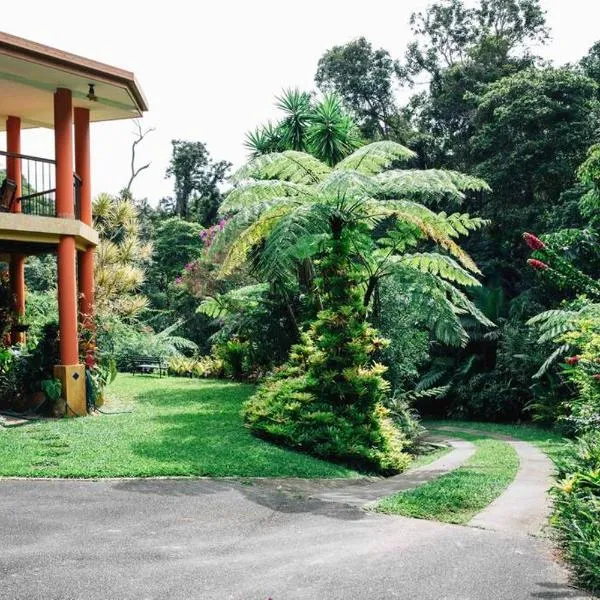 Studio in the Rainforest，位于Kowrowa的酒店