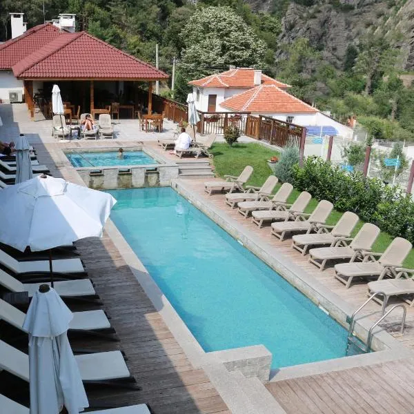 Хотел Аква Варвара - Минерални басейни и релакс，位于瓦尔瓦拉的酒店