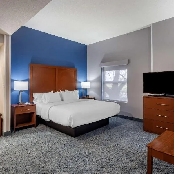 Comfort Suites near Birkdale Village - Huntersville，位于亨特斯维尔的酒店