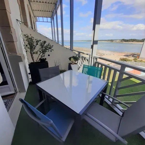 Charmant Studio en duplex esprit loft avec balcon vue mer, et piscine extérieure，位于勒克鲁西克的酒店