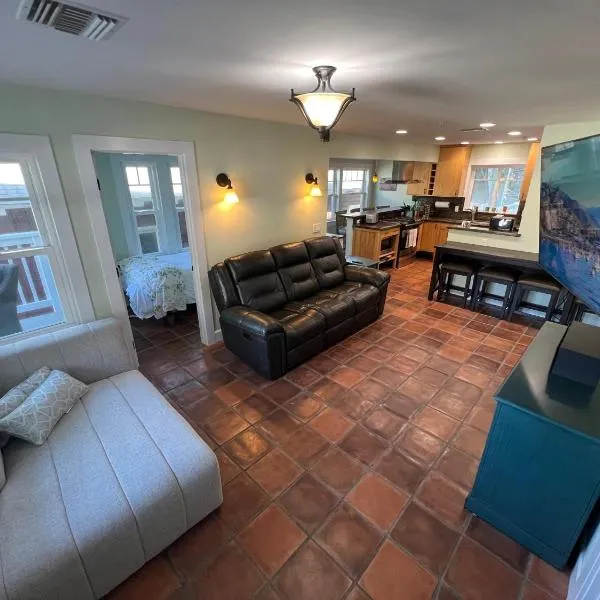 Catalina Three Bedroom Home With Hot Tub And Golf Cart，位于阿瓦隆的酒店